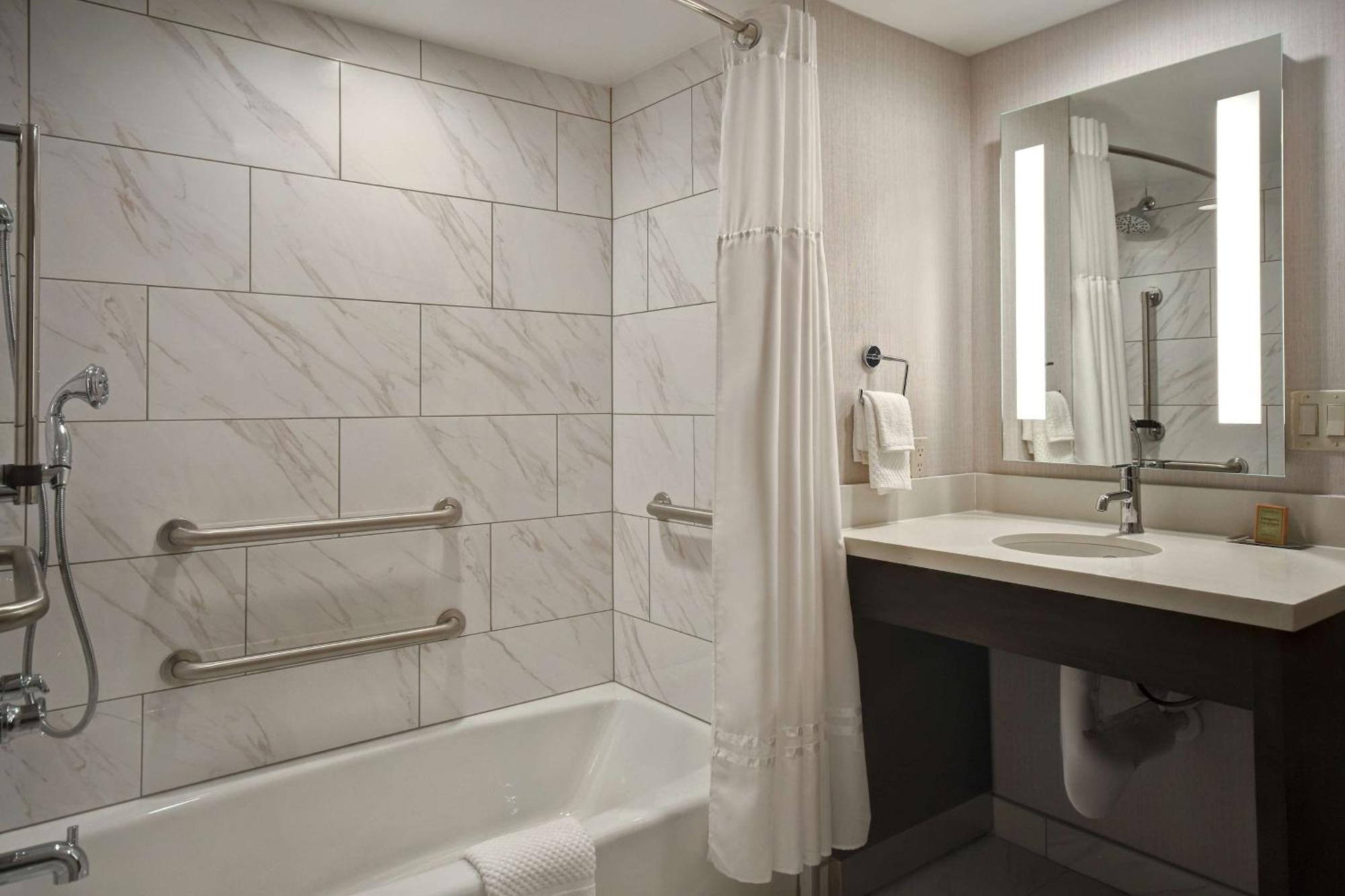 Doubletree By Hilton St. Louis Airport, Mo Woodson Terrace