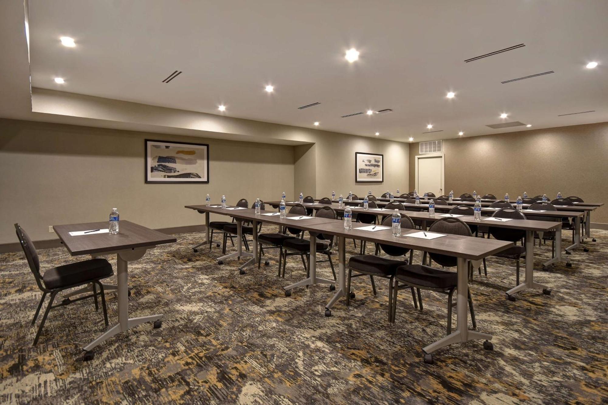 Doubletree By Hilton St. Louis Airport, Mo 4*