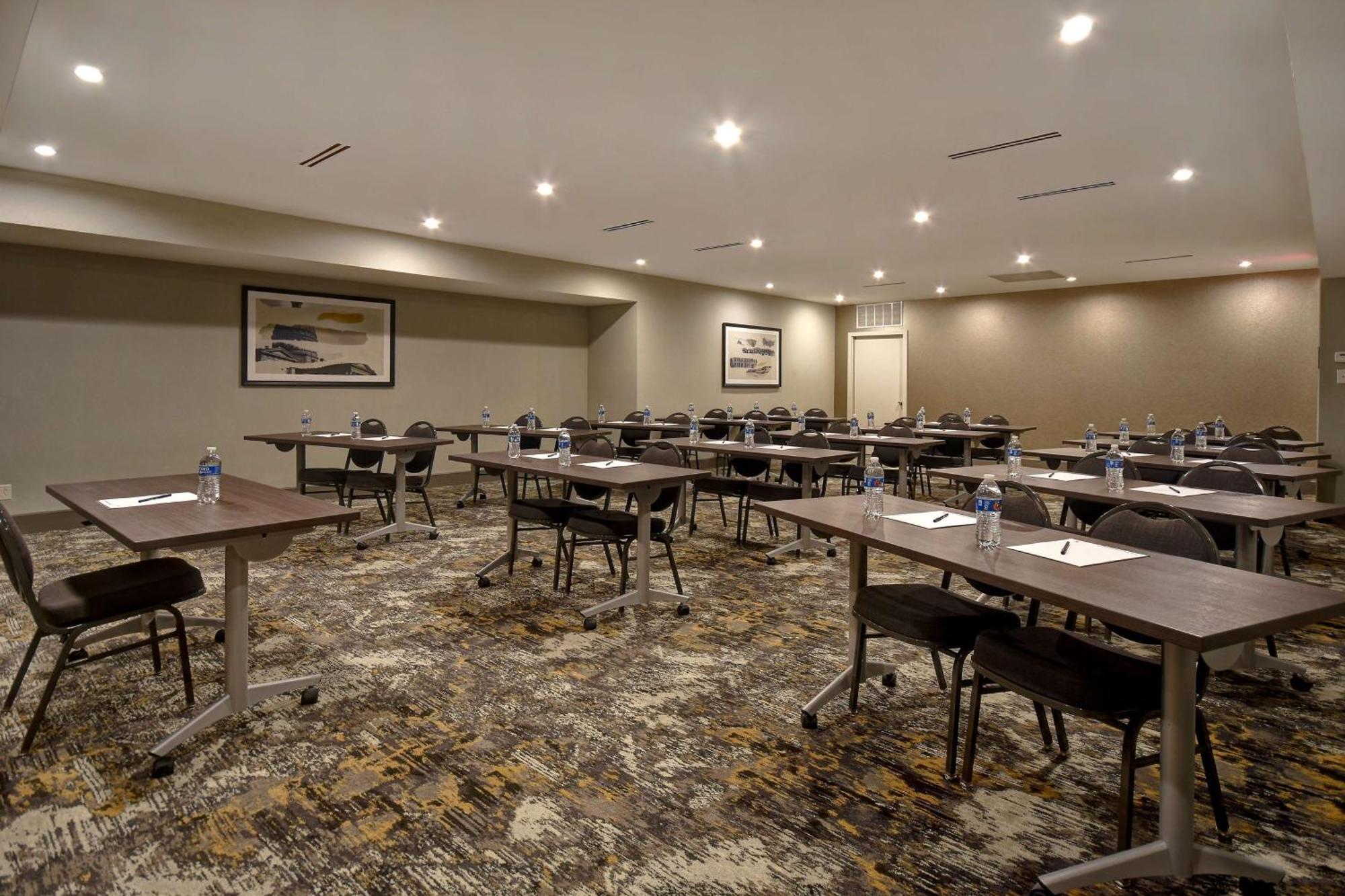 Doubletree By Hilton St. Louis Airport, Mo 4*