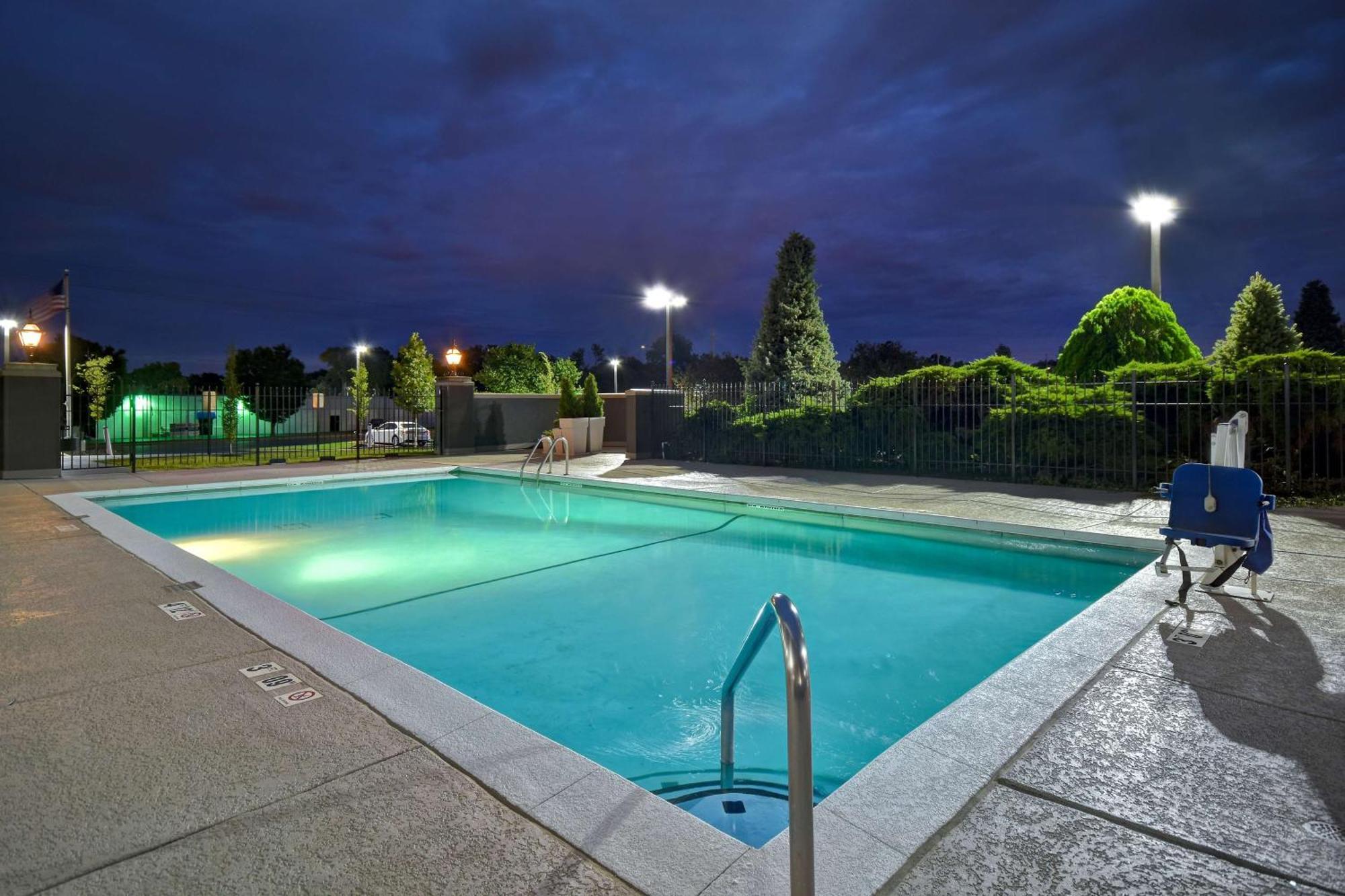 Hotel Doubletree By Hilton St. Louis Airport, Mo 4*